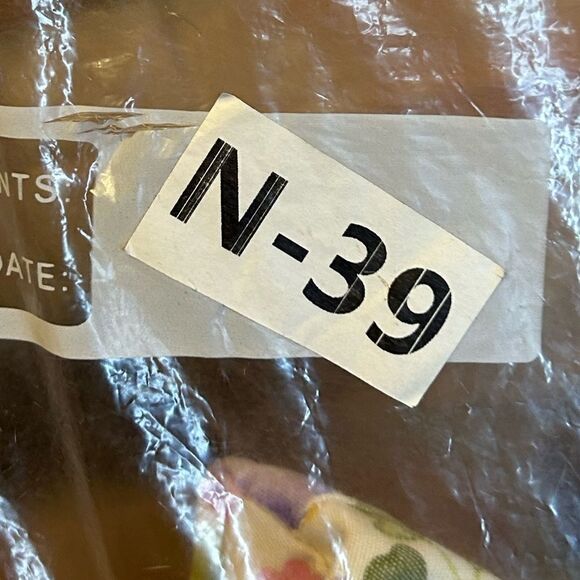 5 for $25🔥Scrub H.Q. Butterfly Yellow Scrub Top Small - Picture 5 of 5